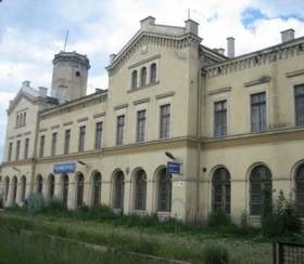 Polskie Koleje Państwowe chcą sprzedać dworzec w Głubczycach. (fot. Łukasz Nawara/afro)