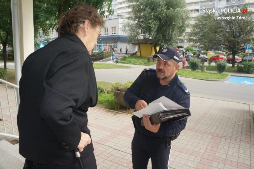 Uwaga na fałszywych policjantów! Dzielnicowi i listonosze...