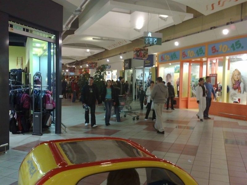 Klienci skuszeni promocjami ruszyli na Auchan. Mozna bylo...
