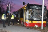 Wypadek z udziałem miejskiego autobusu w Kielcach. Kierowca nie żyje