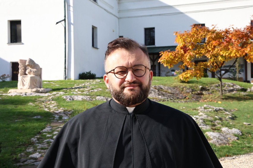 Ksiądz Mariusz Zakrzewski, rektor klasztoru na Karczówce...