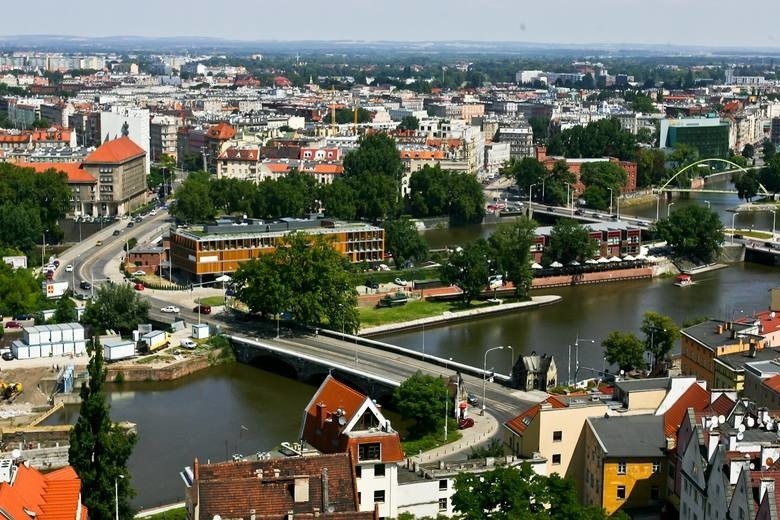 Wrocławskie Inwestycje wybrały firmę, która przełoży rurę z mostu Pomorskiego pod dno Odry