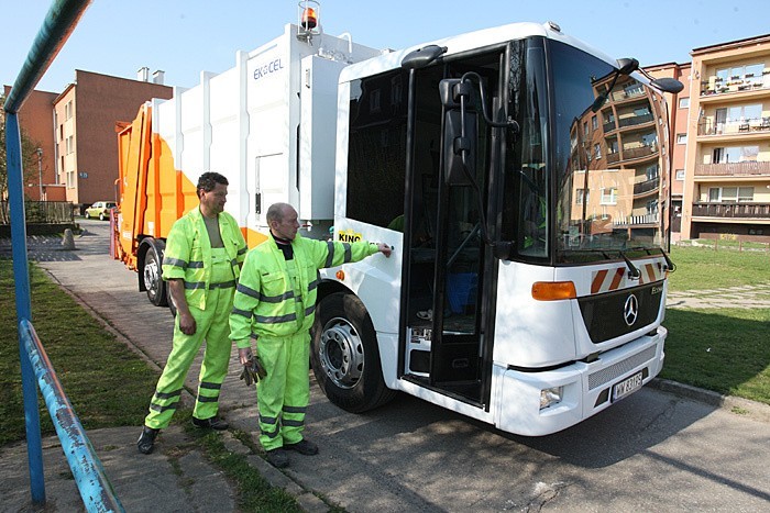 Śmieciarka Mercedes Econic testowana przez firmę King ze...