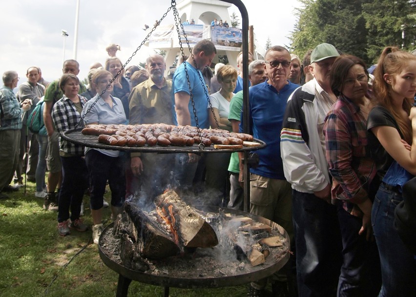 Odkryj Beskid Wyspowy. 53 złote rysie na Miejskiej Górze. W niedzielę szczyt zdobyło ponad 700 turystów