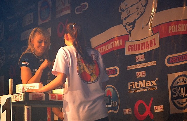 Tak Marlena Wawrzyniak szykuje się walki (na zdjęciu - z lewej, podczas mistrzostw Polski)
