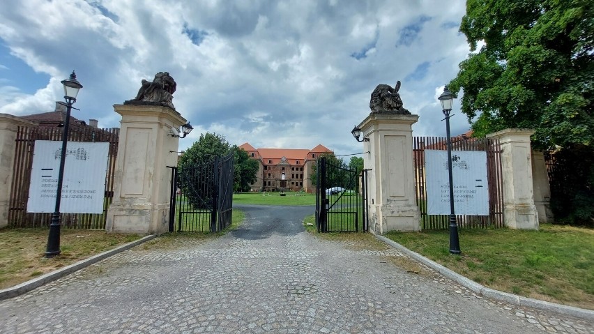 Tak dziś prezentuje się Pałac Brühla w Brodach.