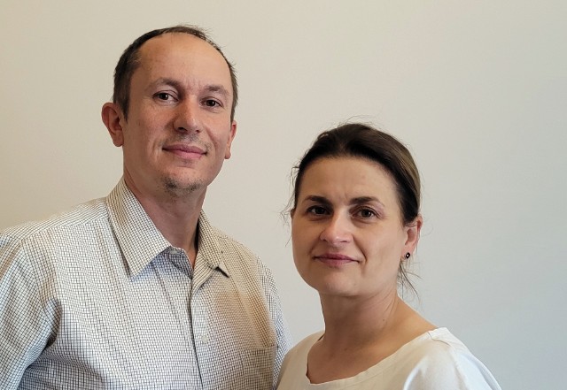 Monika i Krzysztof Janiukowie od 3,5 miesiąca goszczą ukraińskiego uchodźcę. Wniosek złożyli prawie 2 miesiące temu. Pieniędzy jak nie było tak nie ma.