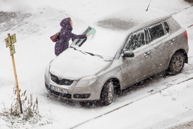 W środę, przy temperaturze od zera do minus 1 stopień Celsjusza, możliwe są lokalne, sporadyczne opady śniegu.