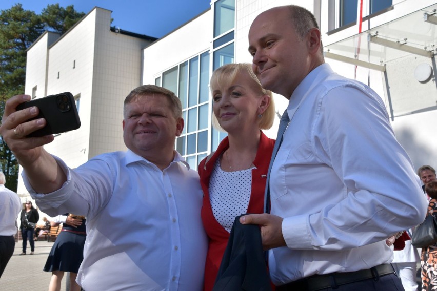 Od lewej: senator Wojciech Skurkiewicz, posłowie - Anna...