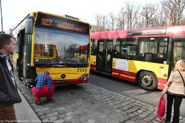 Wypadek na skrzyżowaniu Popowickiej i Wejherowskiej, Wrocław 07.03.2015