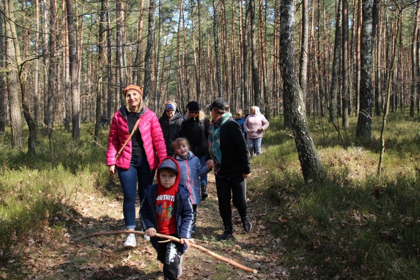 Polsko-Ukraińska wycieczka po włoszczowskich lasach z obiadem i zabawami. Zobacz zdjęcia