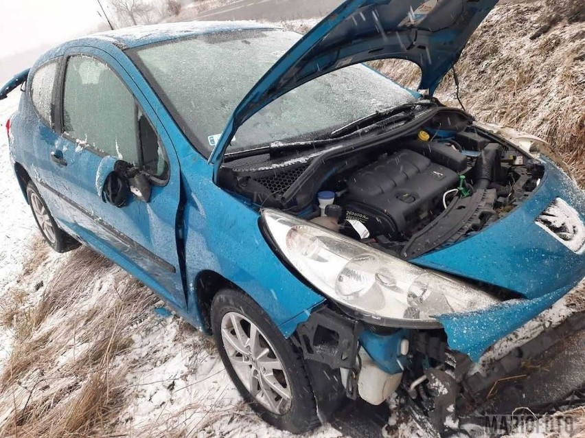 Dachowanie auta na trasie Jamy - Boroszów.