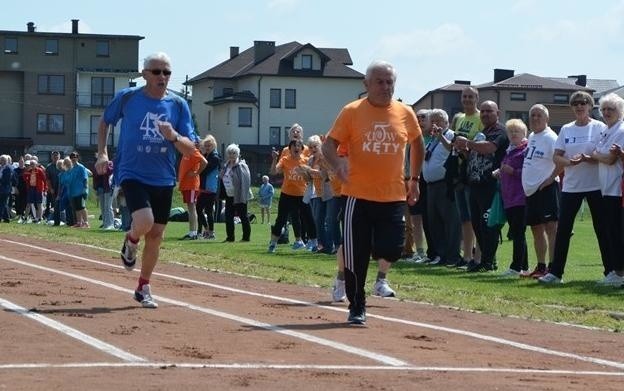 Kęty. Sukces Uniwersytetu Trzeciego Wieku w międzynarodowej olimpiadzie sportowej. Wśród ekip z Małopolski Kęty były najlepsze [ZDJĘCIA]