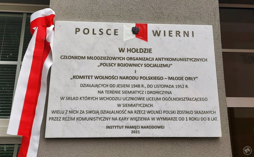 W Siemiatyczach odsłonięto tablice ku pamięci młodzieżówek...