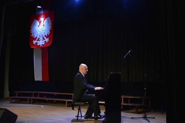Gwiazdą koncertu w Suchedniowie, zorganizowanego z okazji święta 3 Maja był znany pianista Ireneusz Boczek.