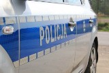 Wypadek w Dąbrówce: Audi uderzyło w drzewo