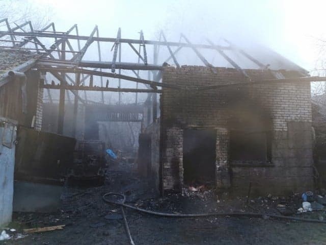 Pożar w Stojanowicach w gminie Bejsce. Strażacy wynieśli z domu zwęglone zwłoki
