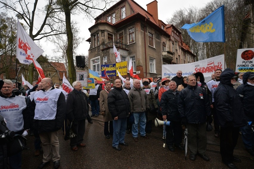 Gdańsk. Manifestacja przed konsulatem Rosji. Solidarność w obronie Ukrainy ZDJĘCIA