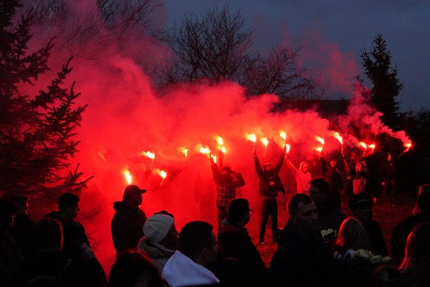 Pogrzeb 21-latka zastrzelonego przez policjanta odbył się w...