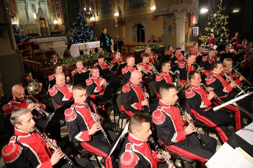 Piękny koncert kolęd w sanktuarium w Sulisławicach zagrał Reprezentacyjny Zespół Artystyczny Wojska Polskiego (DUŻO ZDJĘĆ)
