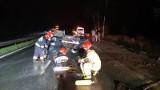 Dachowanie audi na DK81 w Łaziskach Górnych. Auto jest roztrzaskane, ale kierowcy i pasażerowi nic się nie stało!