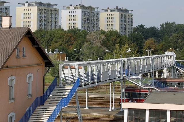 Kładka PKP w Rzeszowie po remoncieKolej otworzyła nieczynną od kilku miesięcy kładkę dla pieszych w rejonie dworca głównego PKP w Rzeszowie.