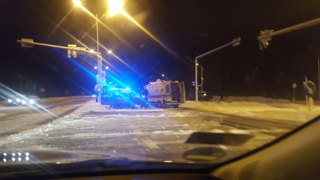 W środę rano na skrzyżowaniu ulic Sulika i Dolistowskiej w Białymstoku doszło do wypadku.