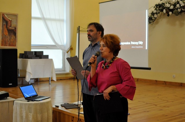 Kazimierz Brzeziński, koordynator projektu i Alicja Stępień, dyrektor Miejsko-Gminnego Ośrodka Kultury i Sportu w Koprzywnicy.