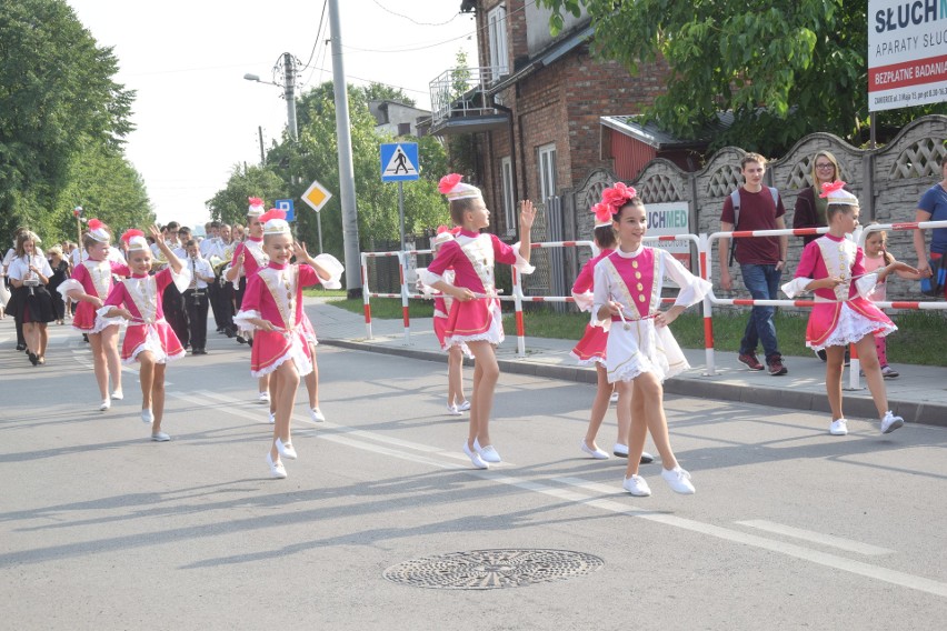 Mieszkańcy Ogrodzieńca bawią się na Święcie Gminy FOTO