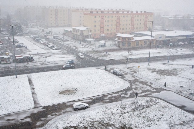 Mimo śniegu zasady jazdy na skrzyżowaniach są takie same.