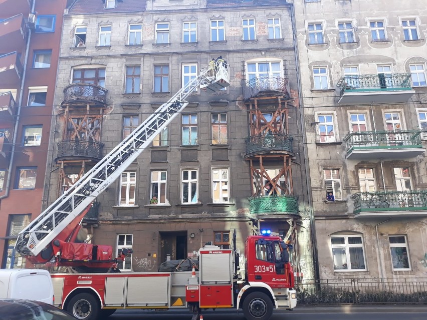 Akcja straży pożarnej na Traugutta. Zablokowany przejazd tramwajów