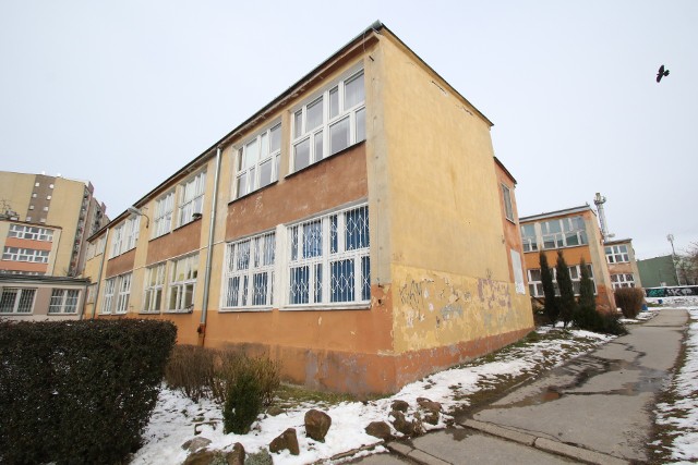 Szkoła Podstawowa nr 28 przy ulicy Szymanowskiego przejdzie kapitalny remont, ale rok szkolny musi być skrócony.