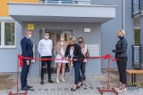 Ponad połowa lokatorów bloku komunalnego przy ul. Staffa 26a odebrała już klucze do swoich nowych mieszkań [Zdjęcia]