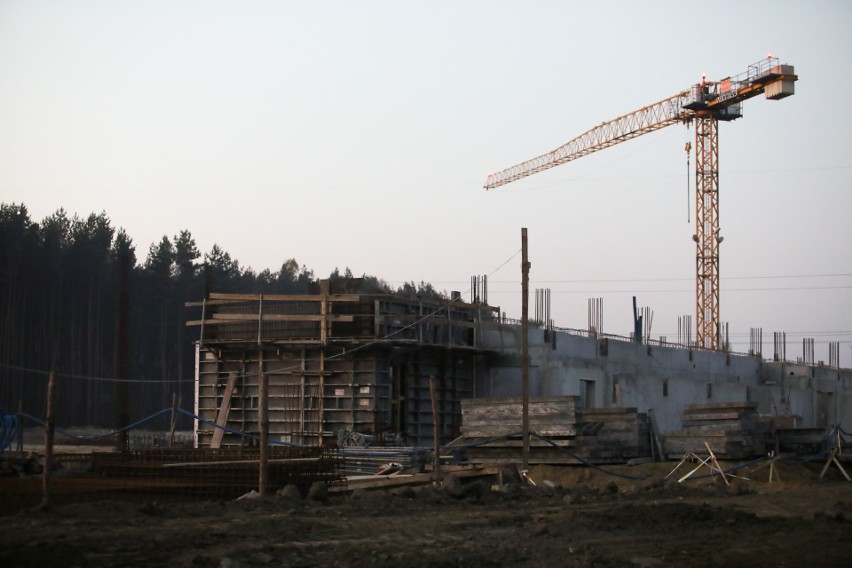 Kuriozum na budowie centrum treningowego Cracovii. Wybudowano trybunę i ją wyburzono. Klub potwierdza błąd budowlany [ZDJĘCIA]