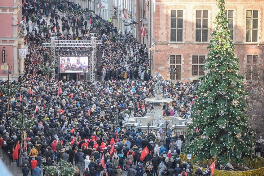 Cały Gdańsk wierzy, że dobro zwycięży! "Nikt nie chciał w tych chwilach być sam. Dlatego tak wszyscy lgnęli do siebie"