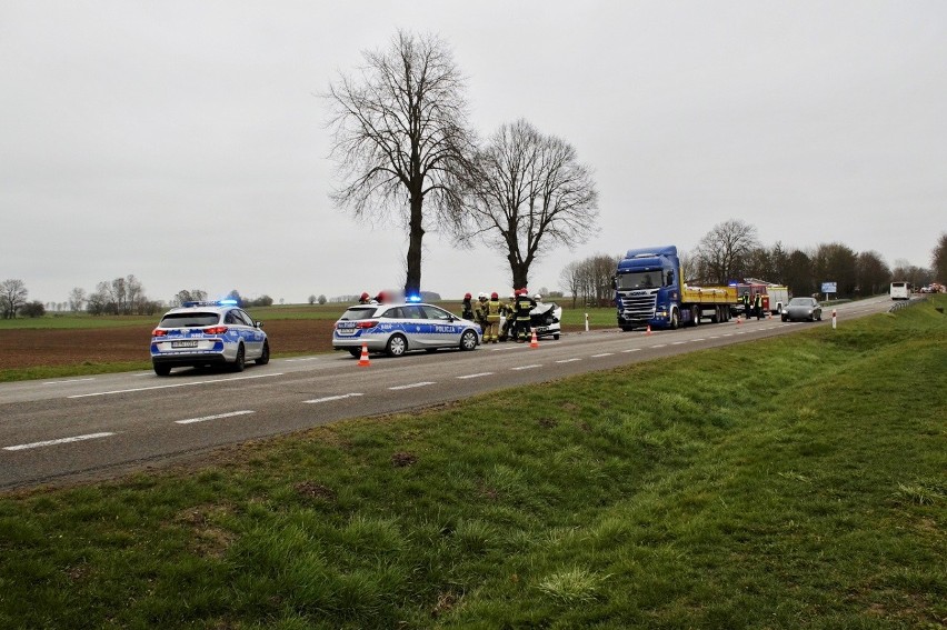 Kolizja drogowa z udziałem trzech samochodów na drodze krajowej nr 6 w Sąborzu [ZDJĘCIA]