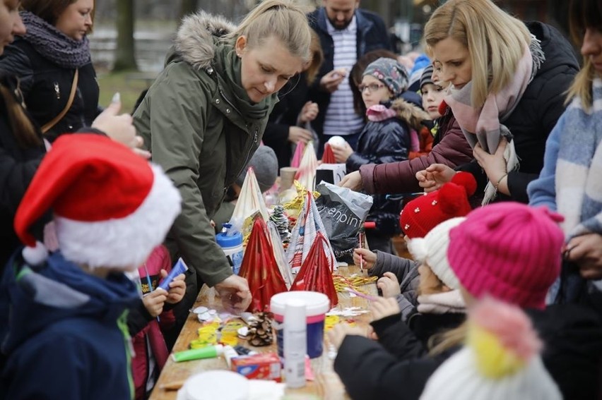 Ubieranie choinki i kolędowanie nad Zalewem Nowohuckim [ZDJĘCIA]