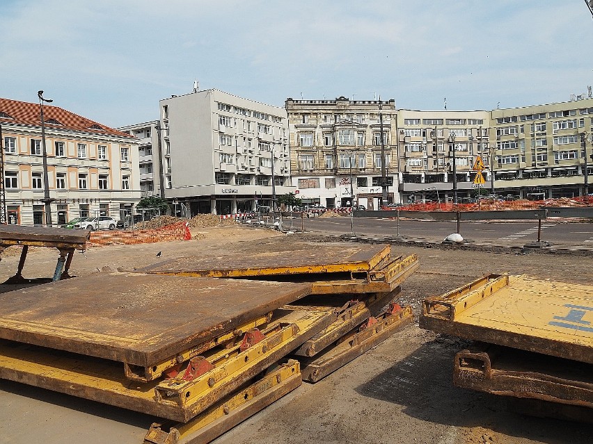 Remont placu Wolności trwa 3 miesiąc. Wykonawca i urzędnicy zadowoleni z tempa prac