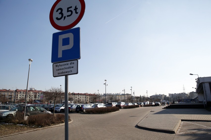 Koniec z darmowym parkowaniem przed Aqua Lublin. Czterech chętnych do pobierania opłat