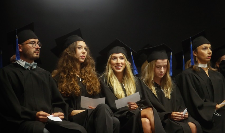 Dyplomy dla absolwentów kierunku lekarskiego na Uniwersytecie Rzeszowskim [ZDJĘCIA]