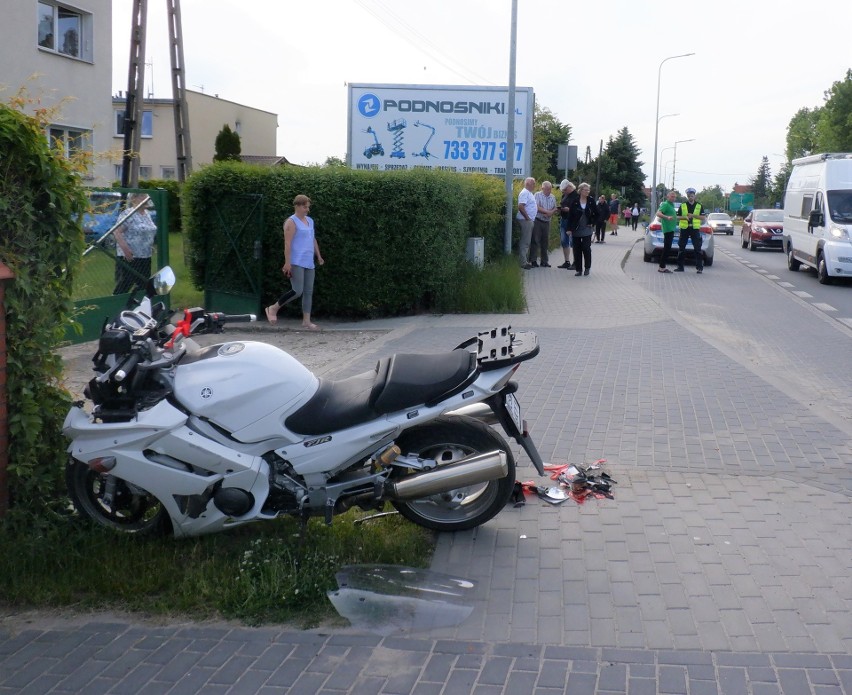 Groźny wypadek z udziałem motocyklisty i auta osobowego...