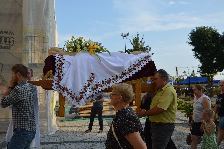 Procesja Matki Boskiej Zaśniętej w Warcie. Jedyna taka procesja w regionie [ZDJĘCIA]