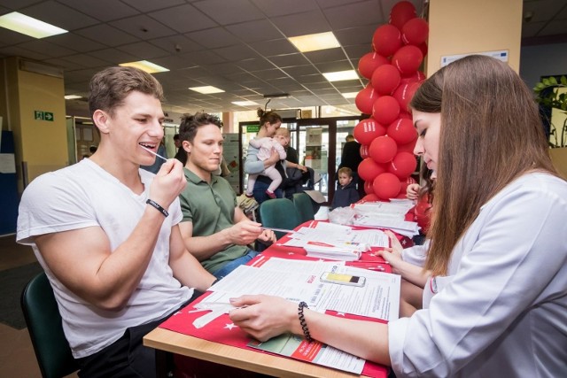 Mikołajkowe Dni Dawcy Szpiku odbędą się w dniach – 4-5 oraz 12-13 grudnia. Akcja zorganizowana zgodnie z zasadami reżimu sanitarnego, odbędzie się w 4 sklepach sieci Auchan w Poznaniu.