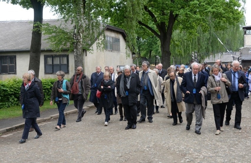 Francuscy parlamentarzyści w byłym KL Auschwitz [ZDJĘCIA]