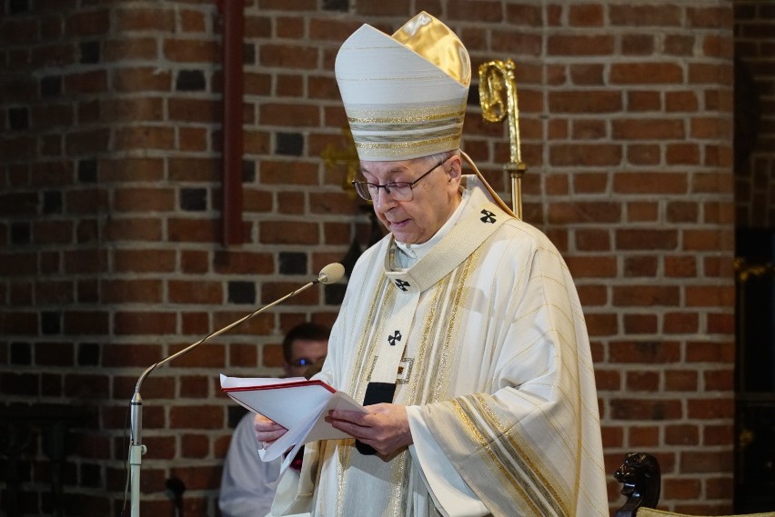 Tak przebiegała odprawiona w Wielki Czwartek msza św....