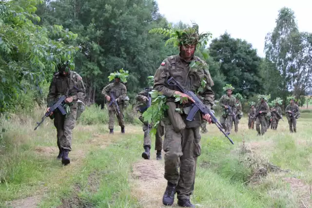 Żołnierze 8. Koszalińskiego Przeciwlotniczego wzięli udział w szkoleniu wojskowym w ramach projektu "Wakacje z Wojskiem"