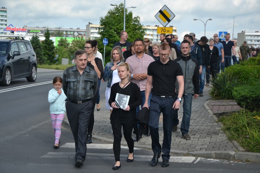 Czarny Marsz w Jastrzębiu-Zdroju. Przeszli na miejsce śmierci Jacka Hrycia ZDJĘCIA