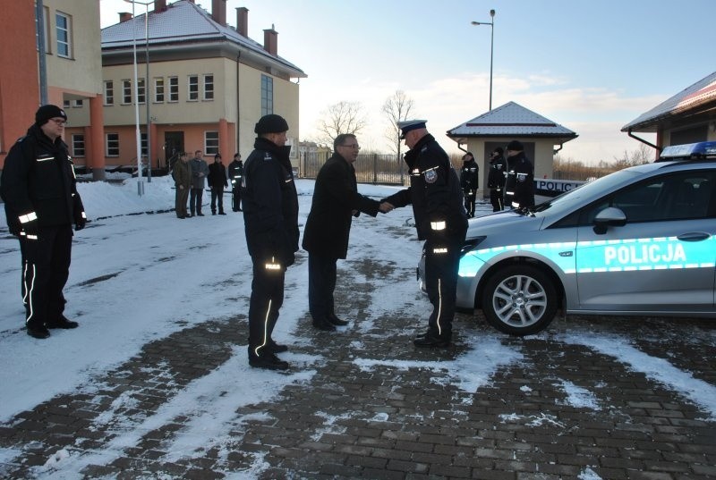 Węgorzewo. Policjanci otrzymali nowy oznakowany radiowóz, łódź i samoobsługowy alkomat (zdjęcia)