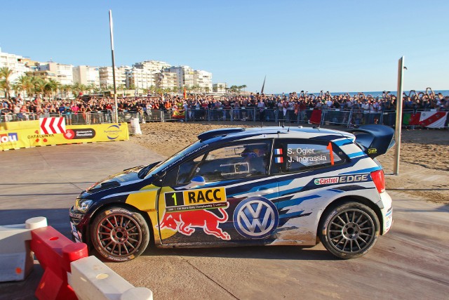 Tradycji stało się zadość i Sebastien Ogier z Julienem Ingrassią (Volkswagen Polo R WRC) wygrali rajd po którym zapewnili sobie tytuł mistrzów świata.Fot. Tomasz Szmandra
