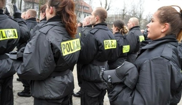 Policja śląska: Nowi policjanci w garnizonie śląskim złożyli ślubowanie w Katowicach